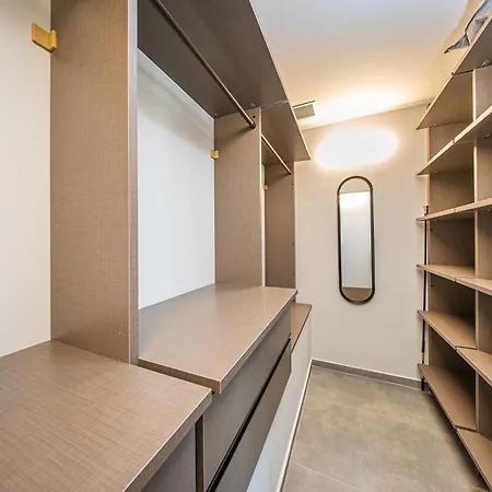 Nelia Apartment *